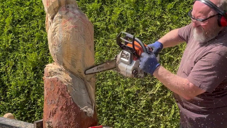 Holzkunst in der Entstehung